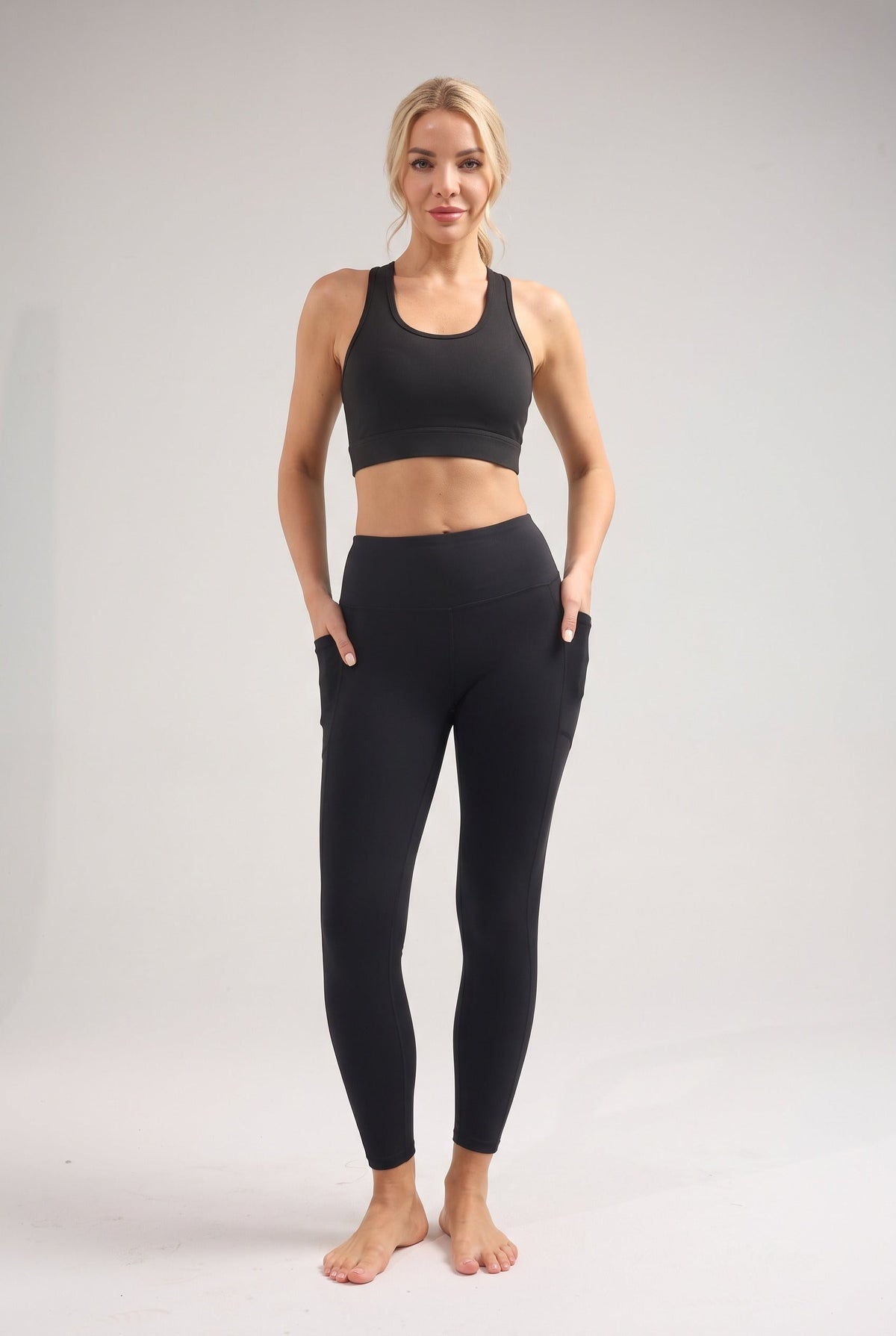 Women's High-Waist Leggings with Side Pockets in Black – photo 2