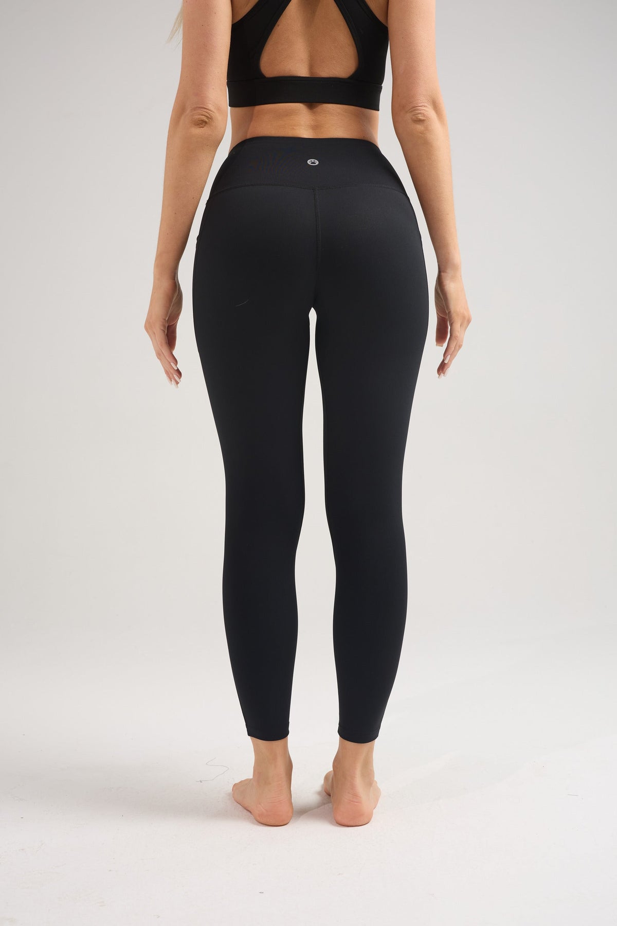 Women's High-Waist Leggings with Side Pockets in Black – photo 5